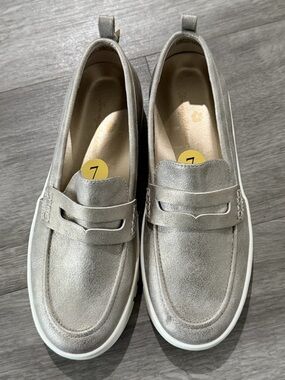 NWT - Tommy Bahama a Metallic Silver Slip-On Loafers - Woman's Size 7